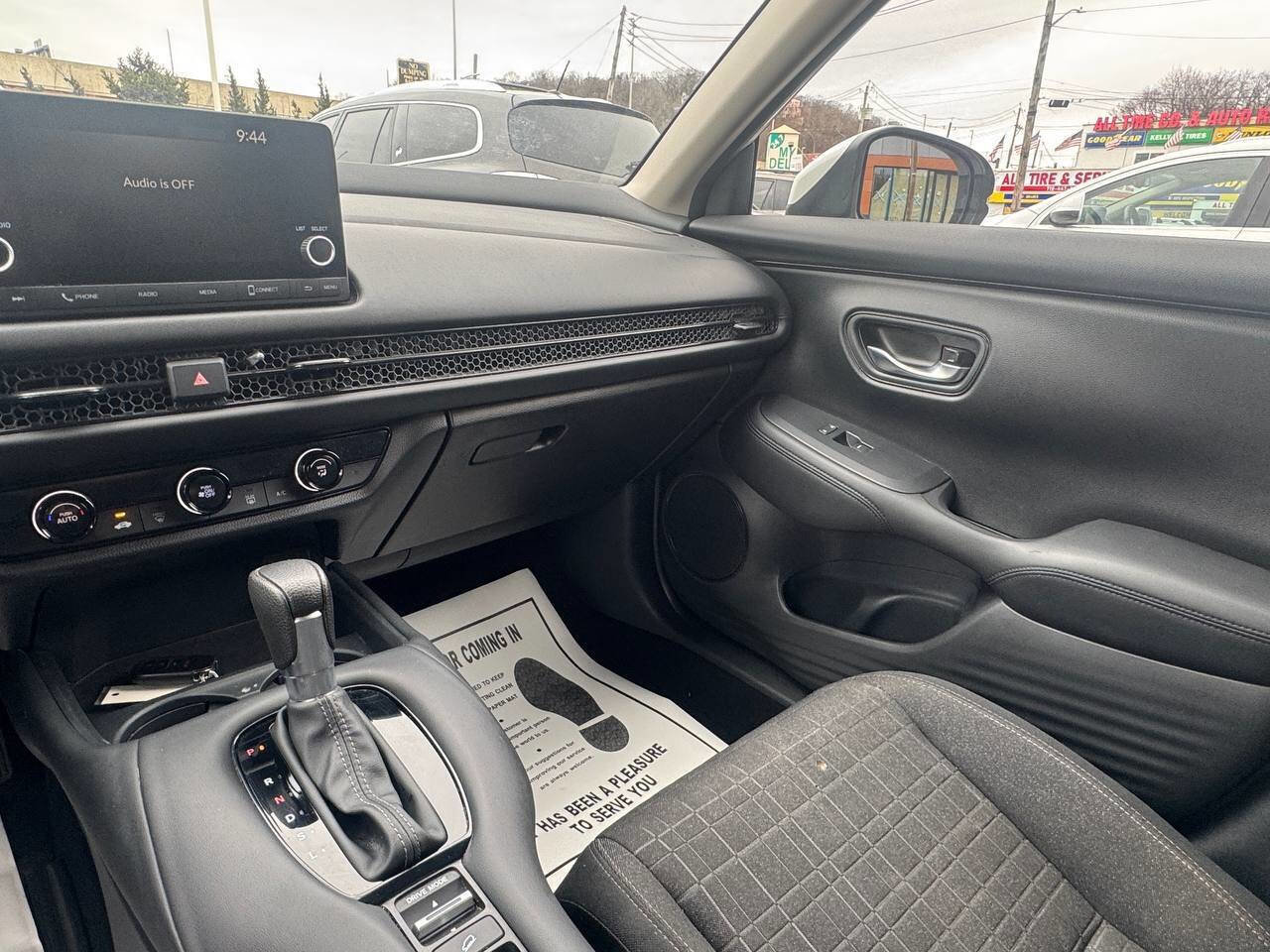 Used 2025 Honda HR-V LX image 17