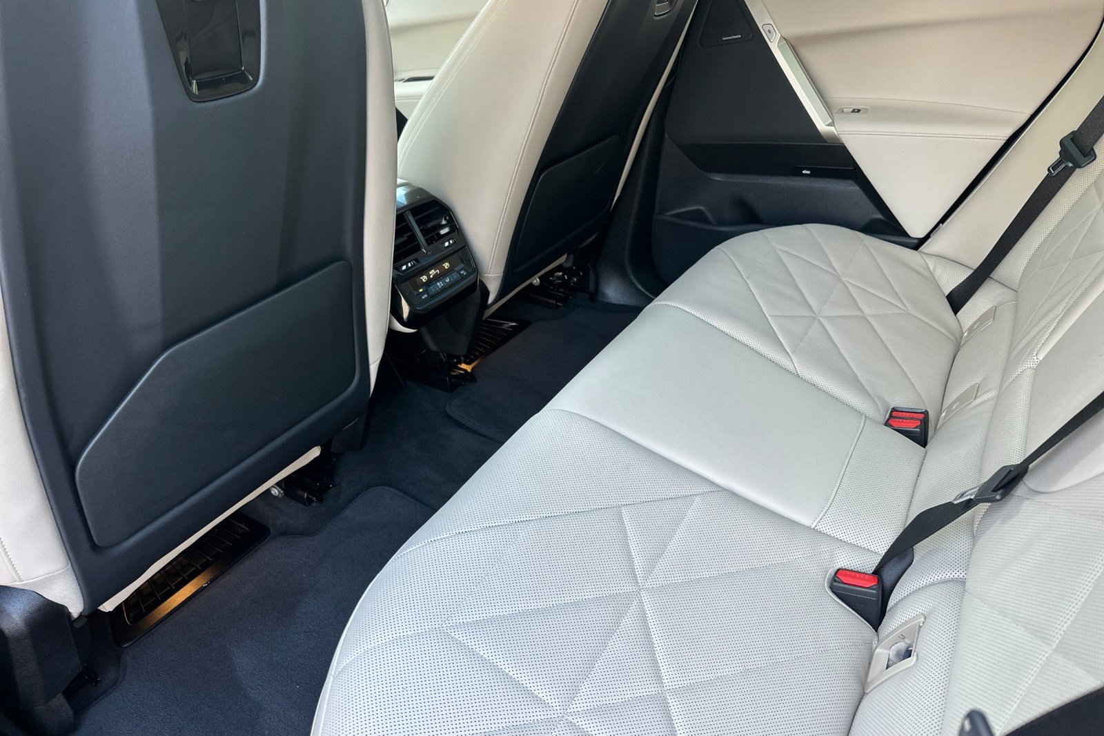 Used 2025 BMW iX xDrive50 image 15