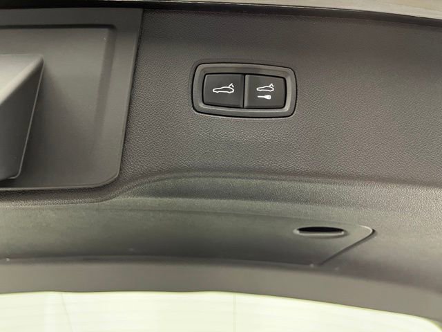 Used 2025 Porsche Cayenne image 8