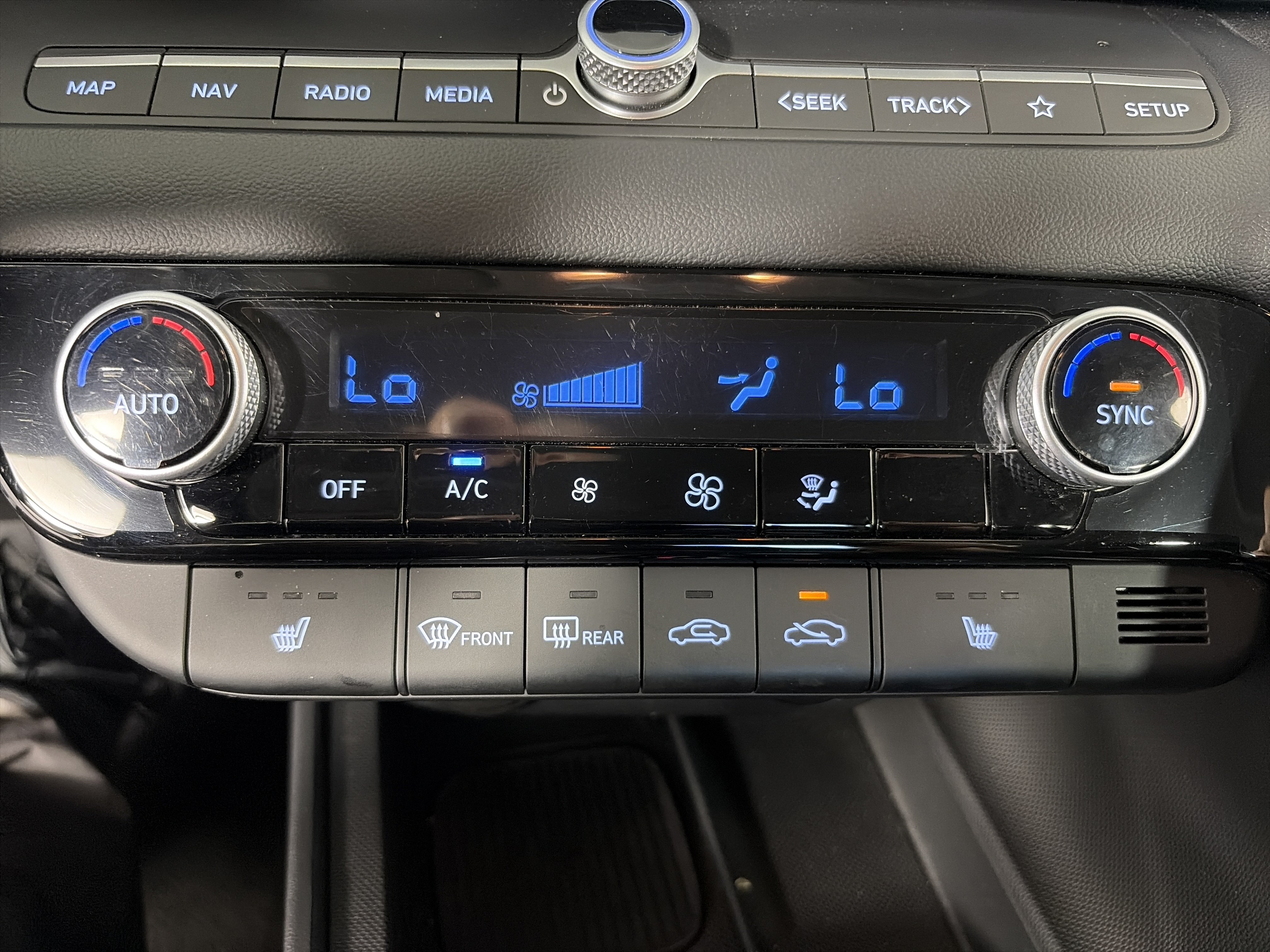 Certified 2024 Hyundai Elantra SEL w/ Convenience Package FWD image 27