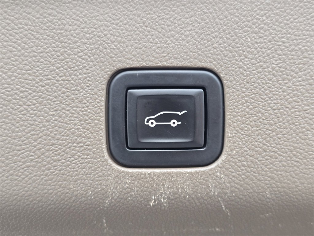 Used 2021 GMC Yukon XL Denali w/ Denali Premium Package image 33