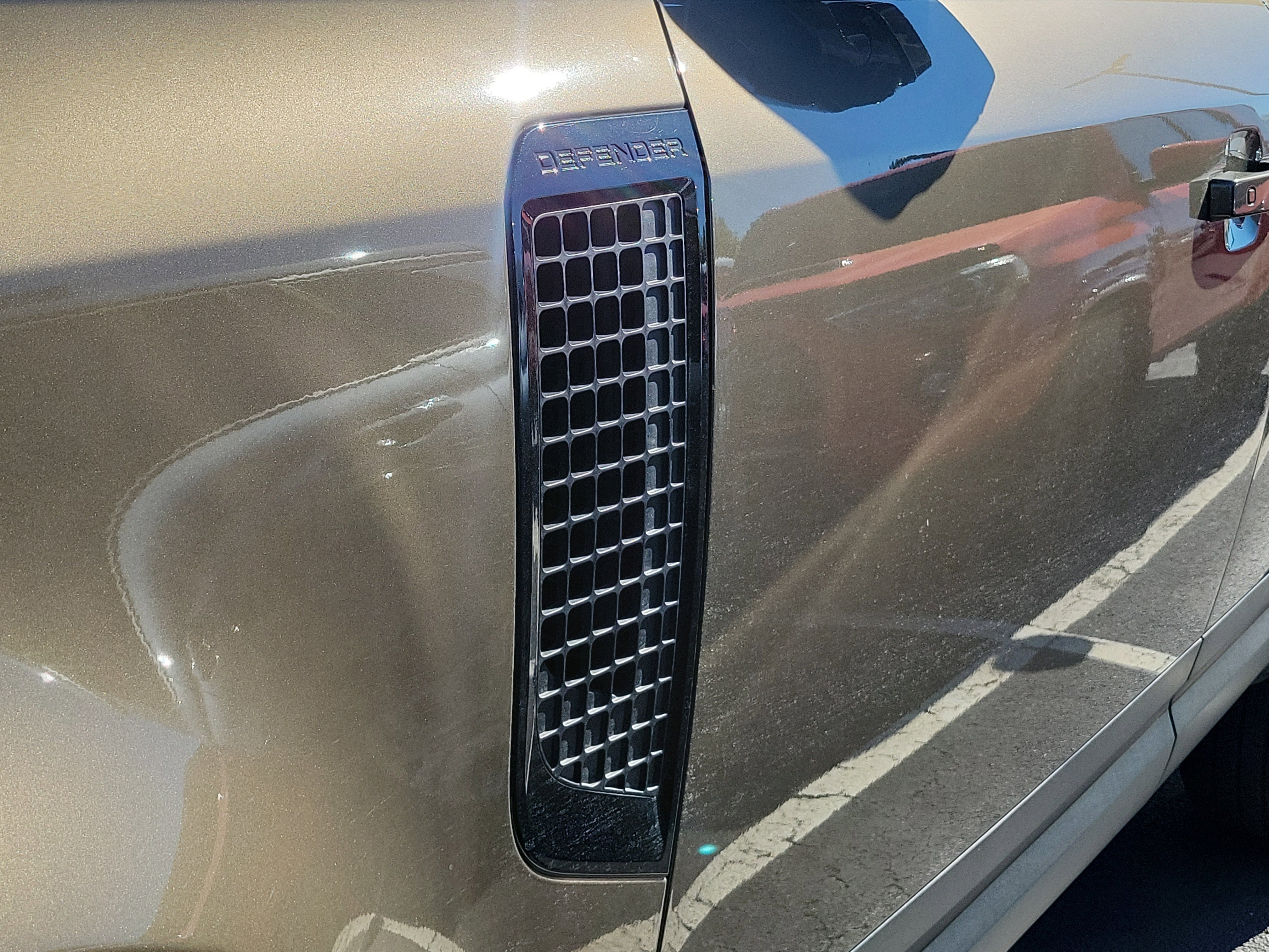 Used 2025 Land Rover Defender 110 S image 5