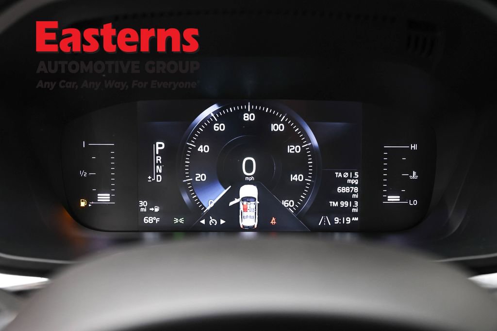 Used 2019 Volvo XC60 T6 Momentum w/ Premium Package image 17