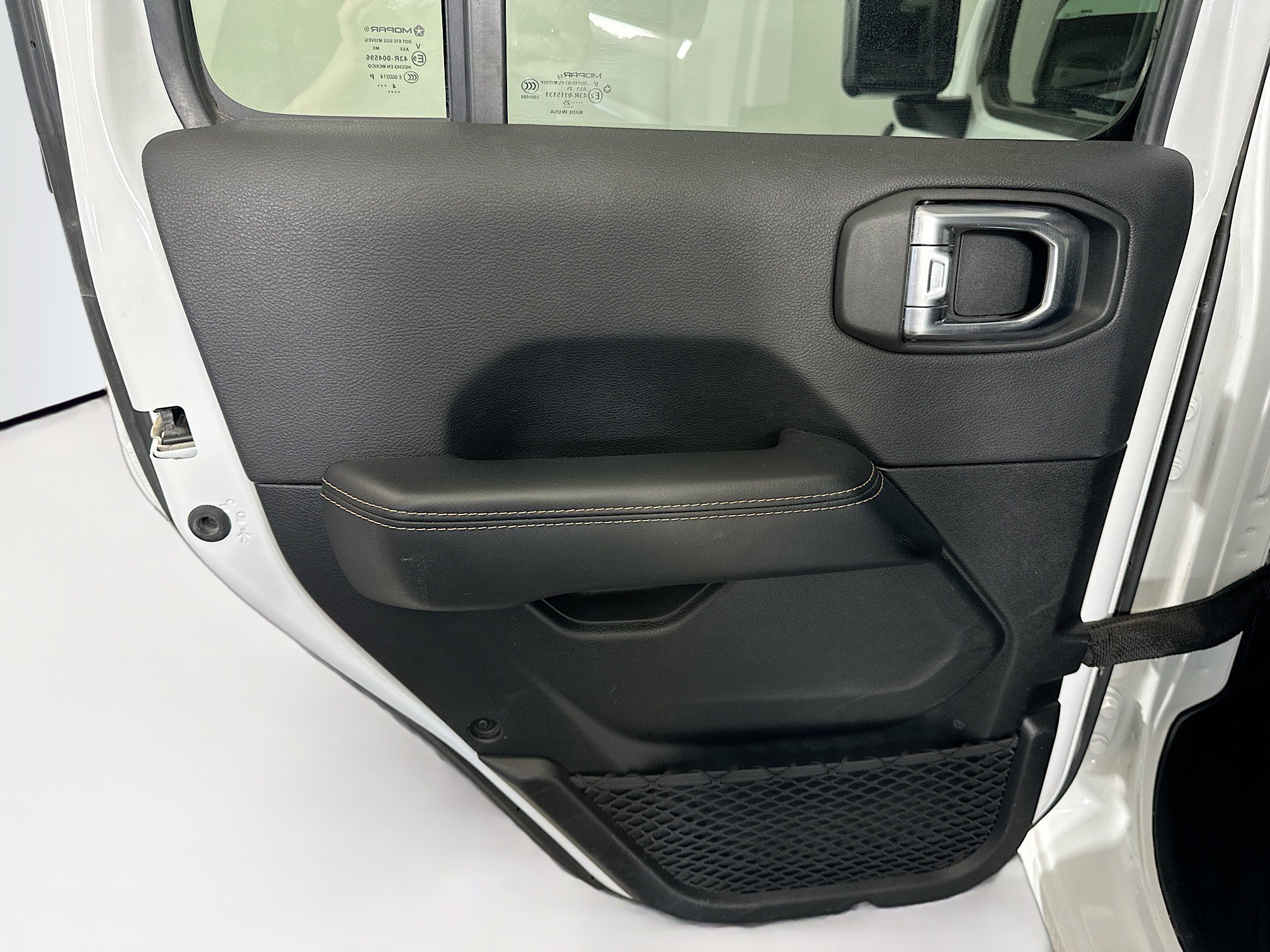 Used 2025 Jeep Wrangler Unlimited Sahara AWD/4WD image 24