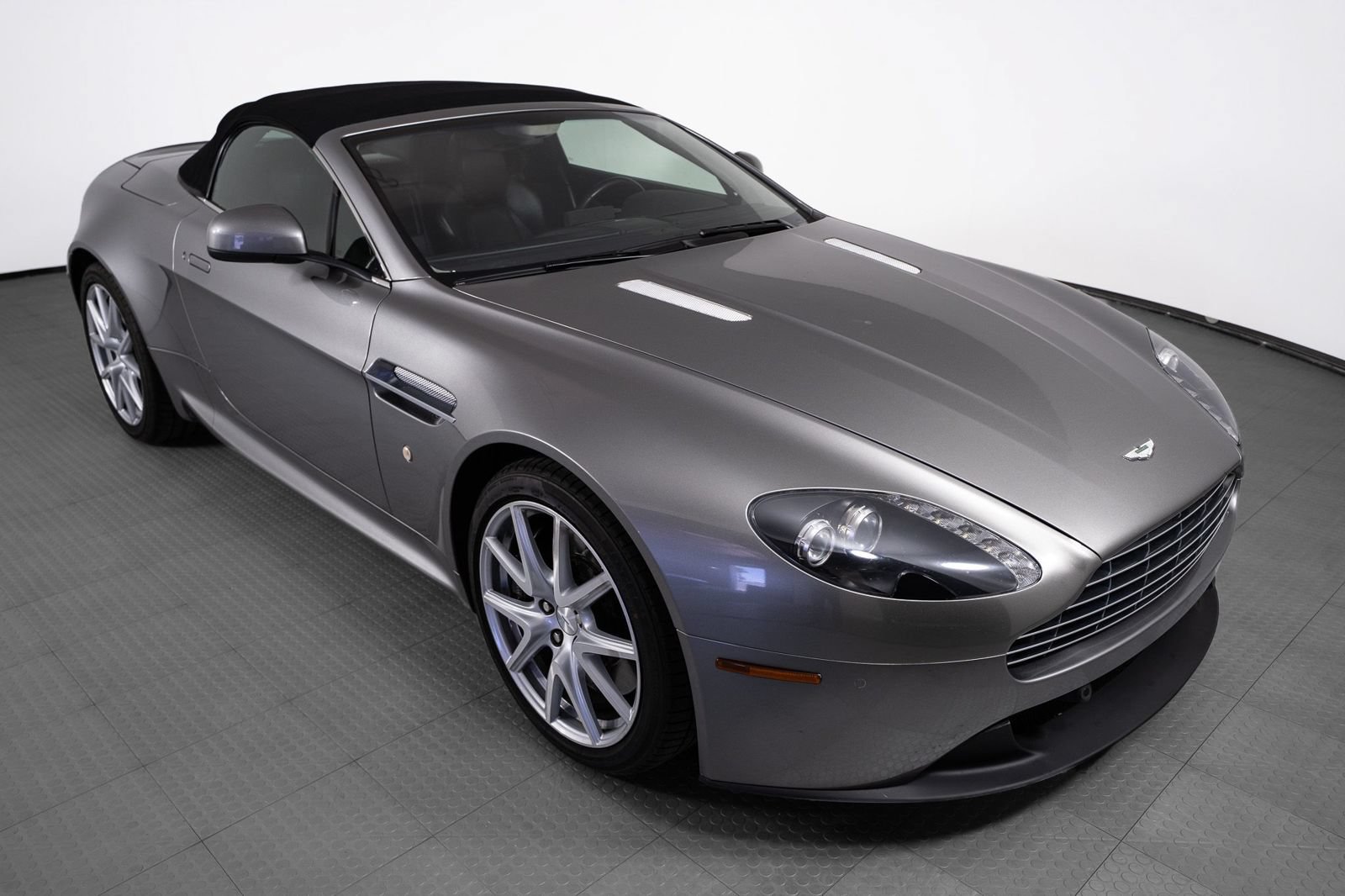 Used 2012 Aston Martin V8 Vantage Roadster RWD image 49