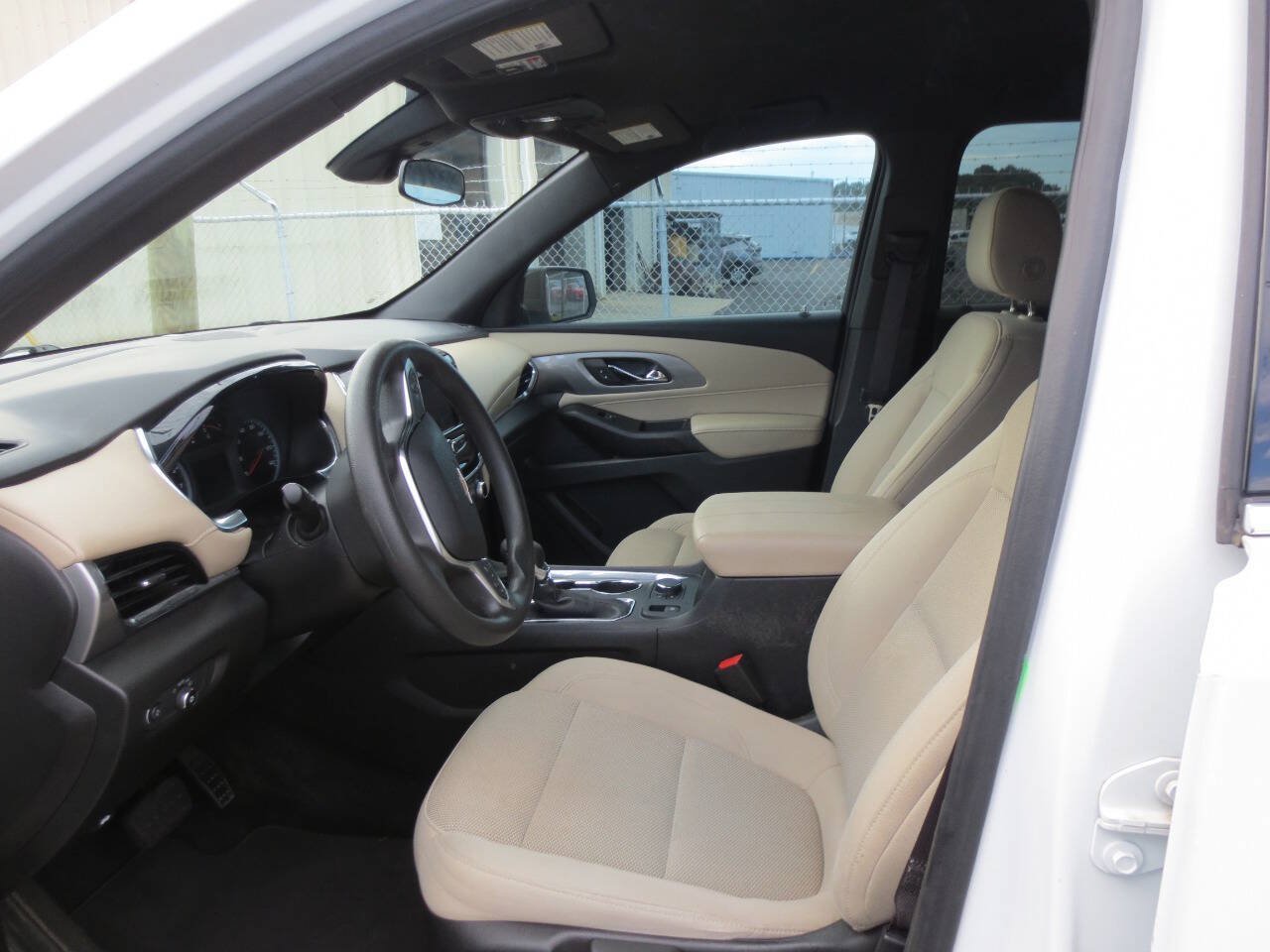 Used 2023 Chevrolet Traverse LS FWD image 7