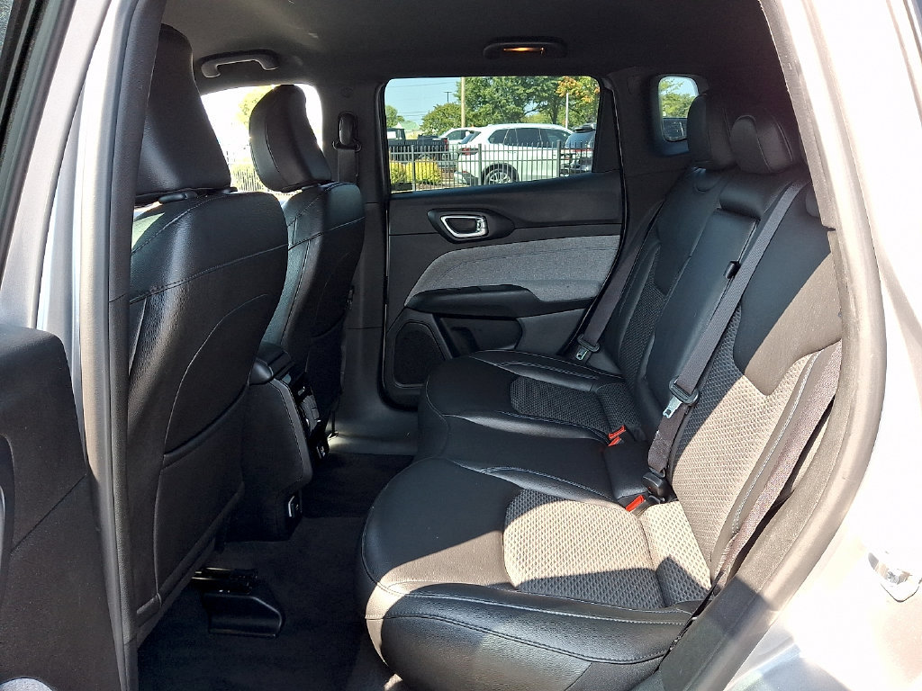 Used 2024 Jeep Compass Latitude AWD/4WD image 10
