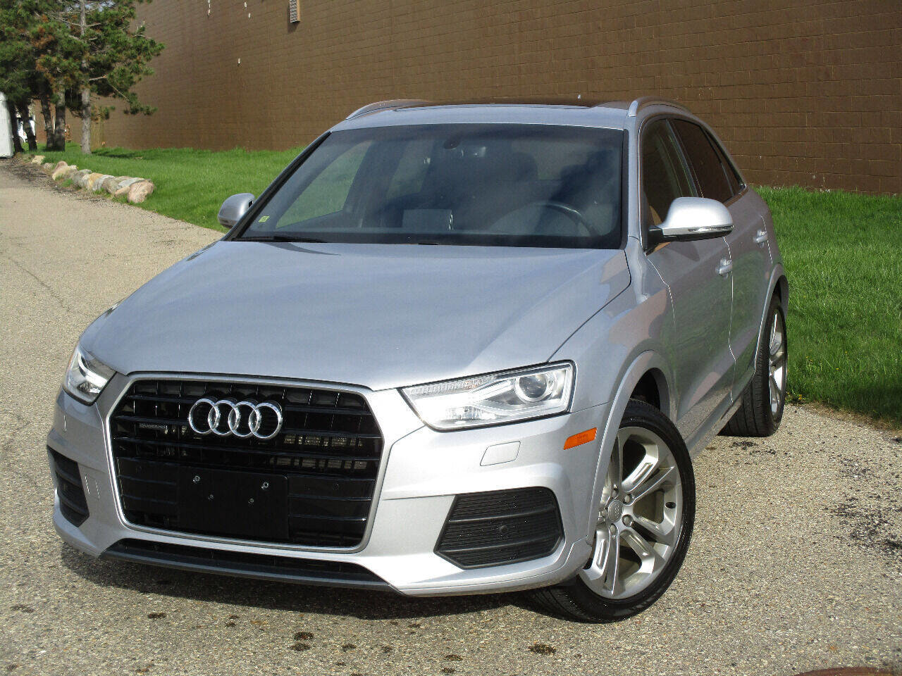 Used 2017 Audi Q3 2.0T Premium Plus w/ Premium Plus Package image 4
