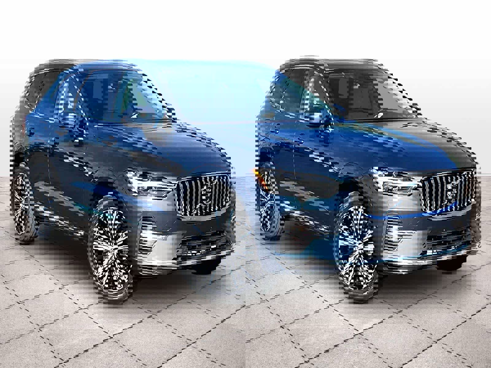 Used 2023 Volvo XC60 T8 Plus w/ Climate Package image 2