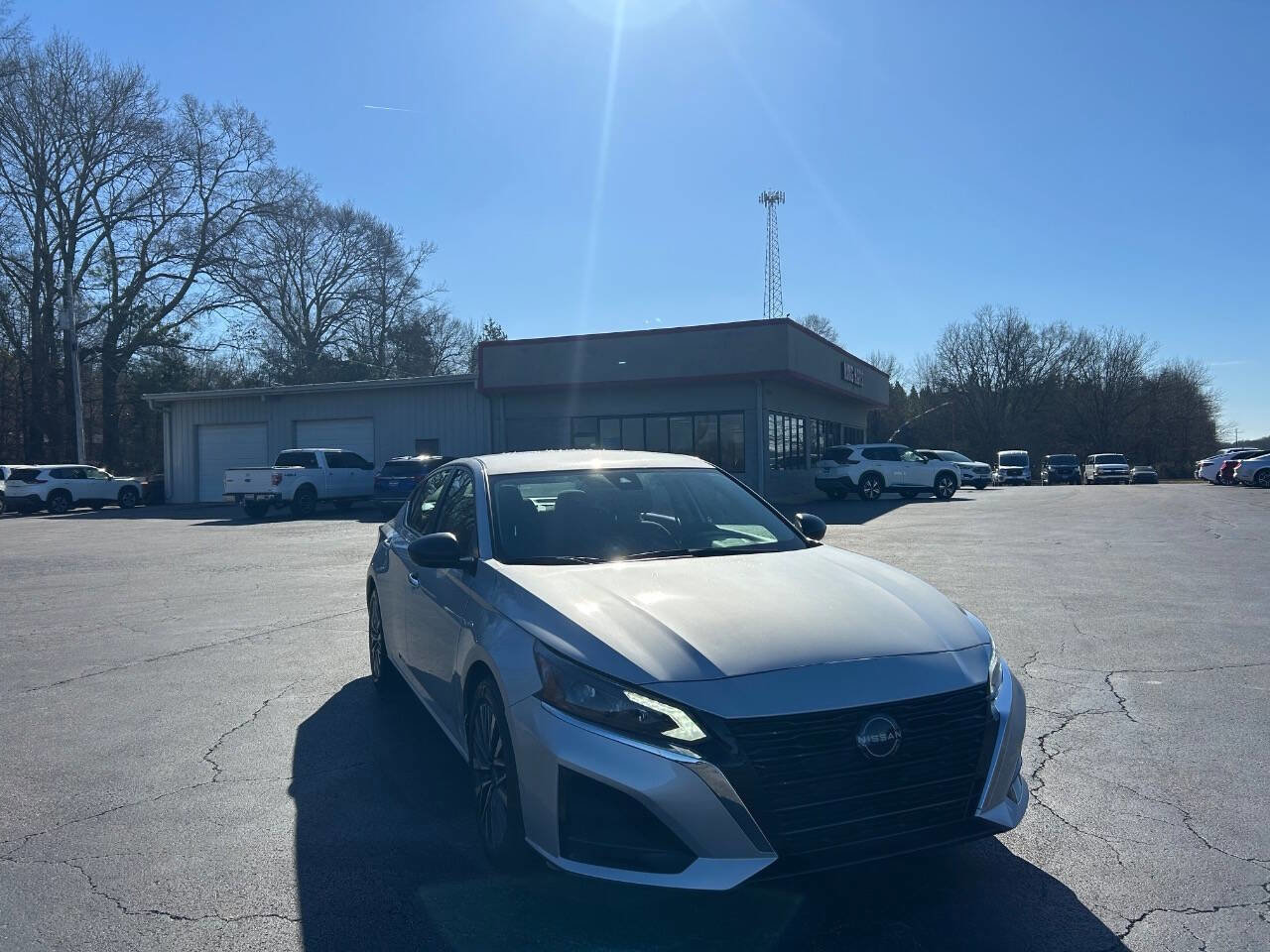 Used 2024 Nissan Altima 2.5 SV FWD image 4