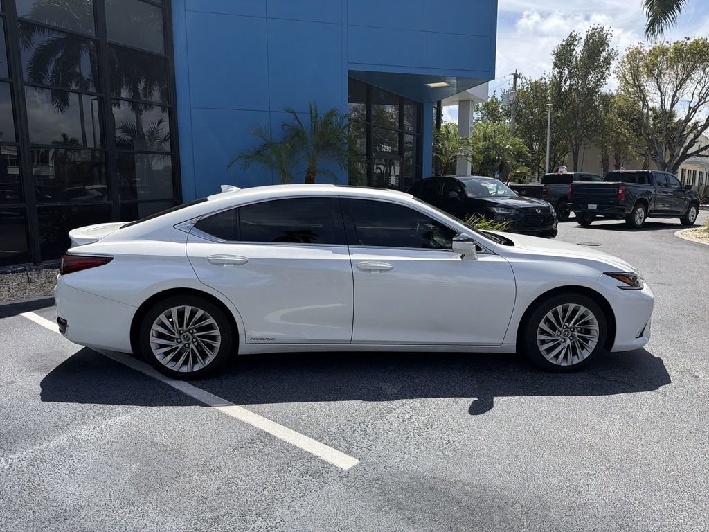 Used 2021 Lexus ES 300h Ultra Luxury w/ Accessory Package 2 image 9
