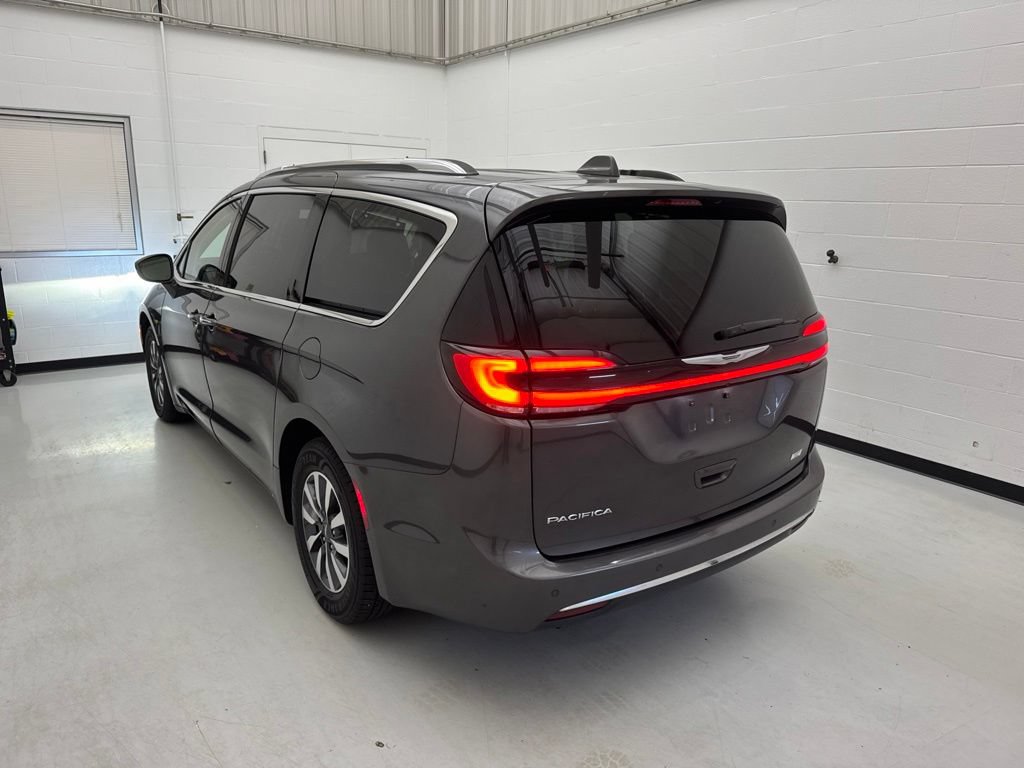 Used 2021 Chrysler Pacifica Touring-L FWD image 4