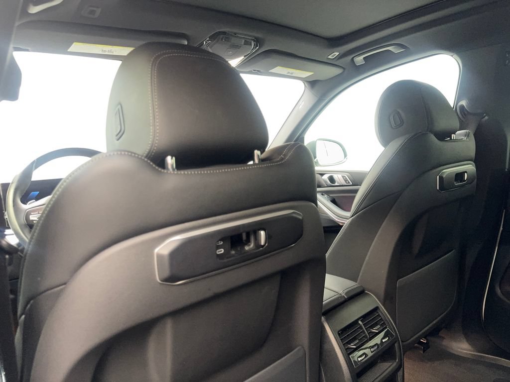 Used 2024 BMW X5 xDrive40i w/ Parking Assistance Package AWD/4WD image 37