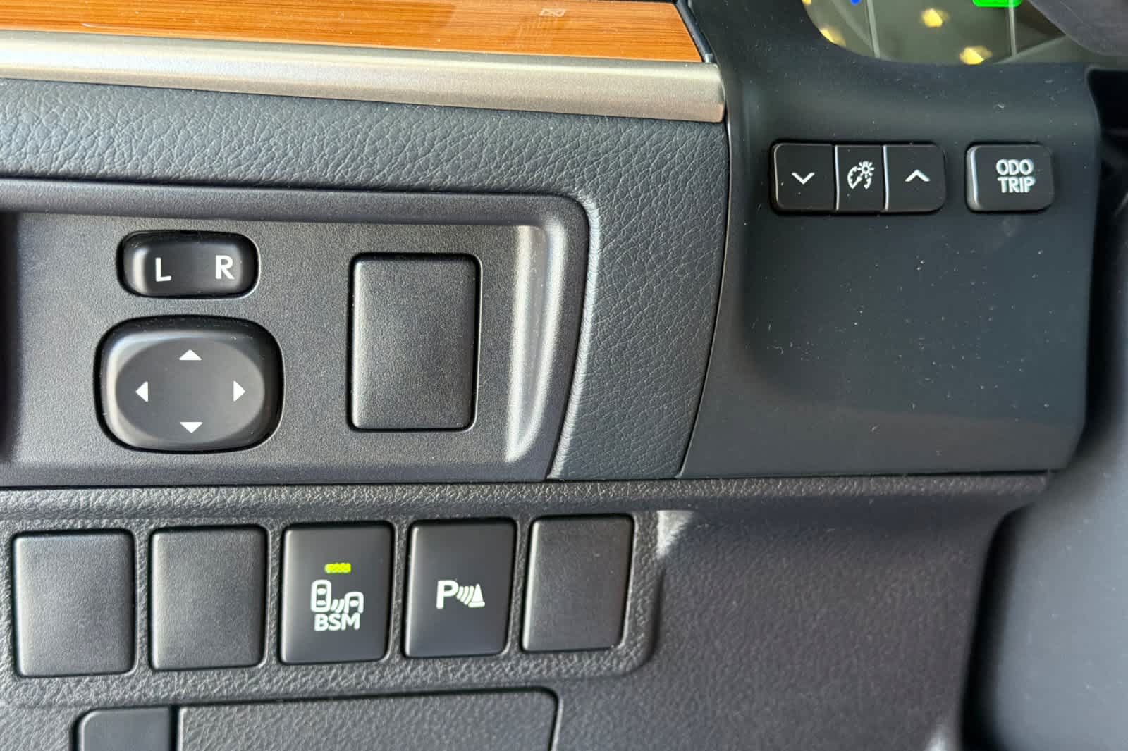 Used 2013 Lexus ES 300h w/ Luxury Pkg FWD image 30