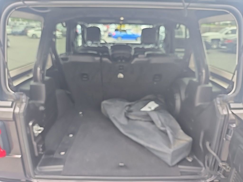 Used 2018 Jeep Wrangler Unlimited Sahara w/ Cold Weather Group image 27