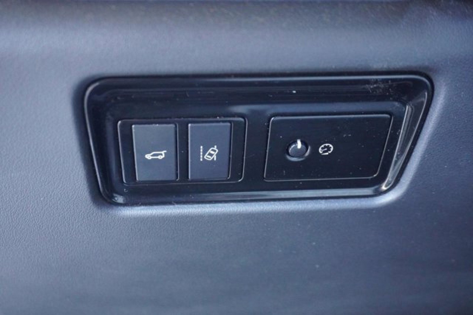 Used 2018 Jaguar F-PACE Prestige image 24