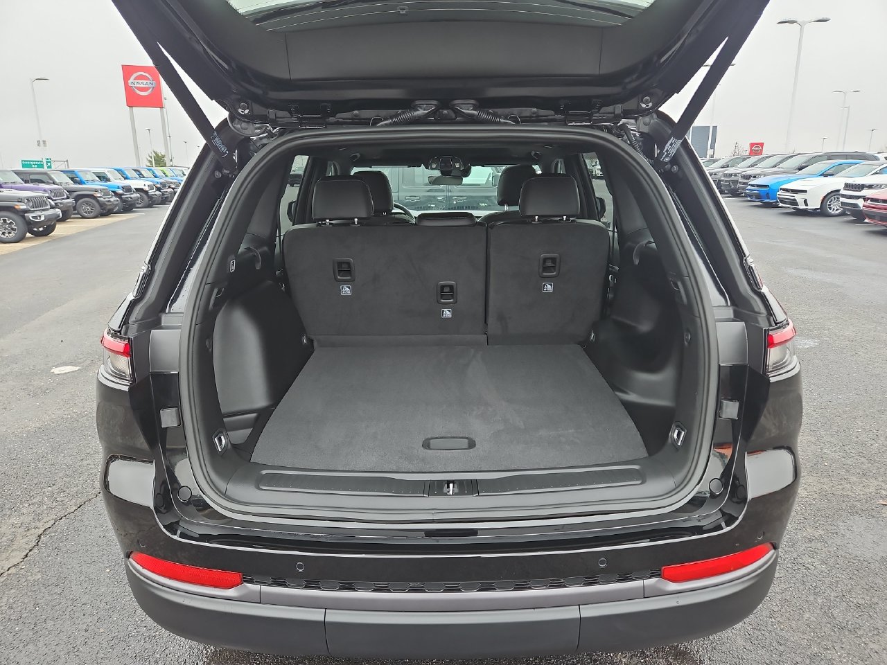 New 2026 Jeep Grand Cherokee Altitude AWD/4WD image 11