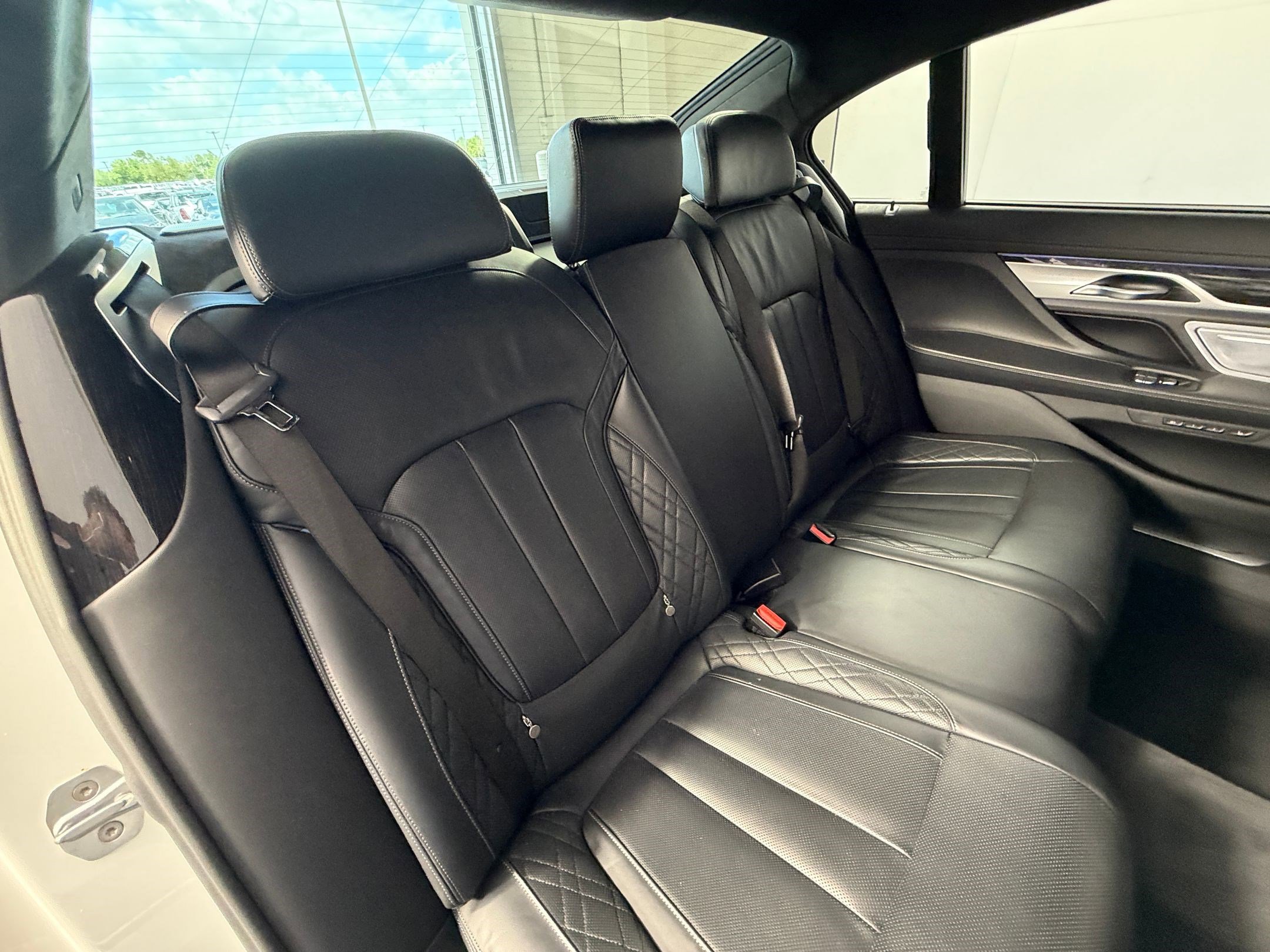 Used 2020 BMW M760i xDrive w/ Luxury Rear Seating Package image 34