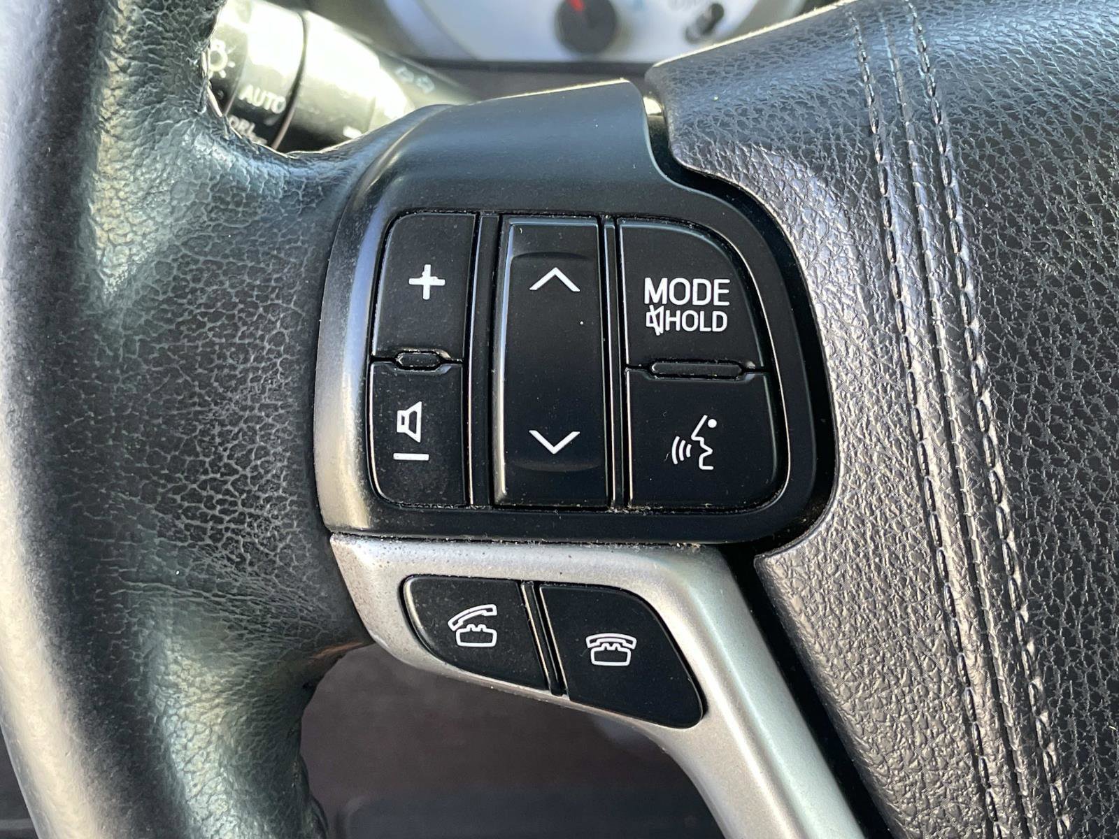 Used 2015 Toyota Sienna SE image 5