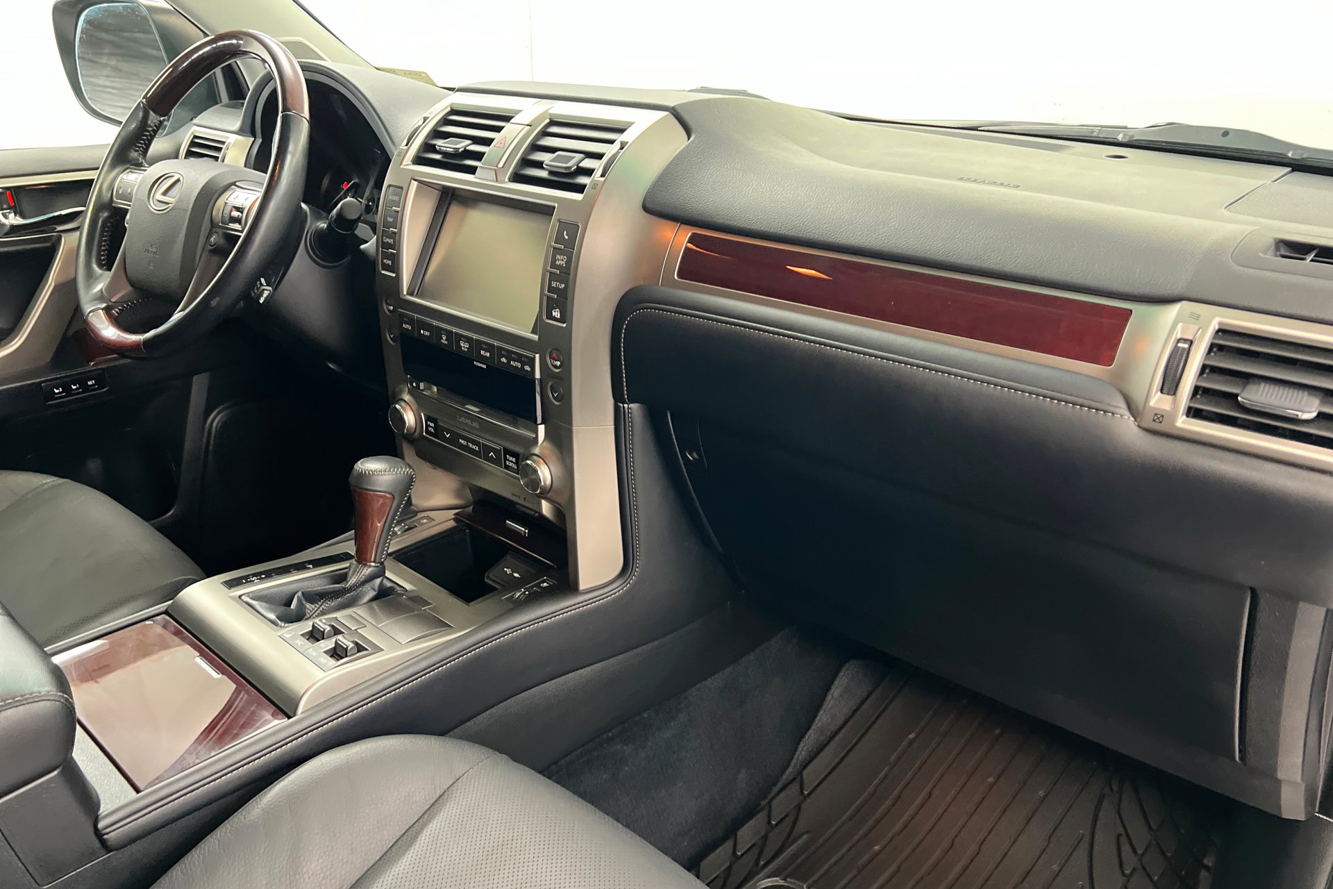 Used 2018 Lexus GX 460 Premium w/ Premium Package image 25