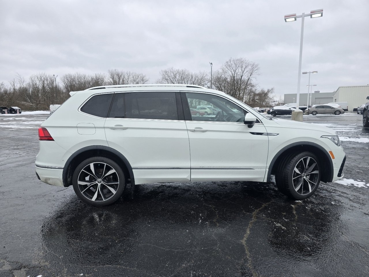Used 2022 Volkswagen Tiguan SEL R-Line image 8