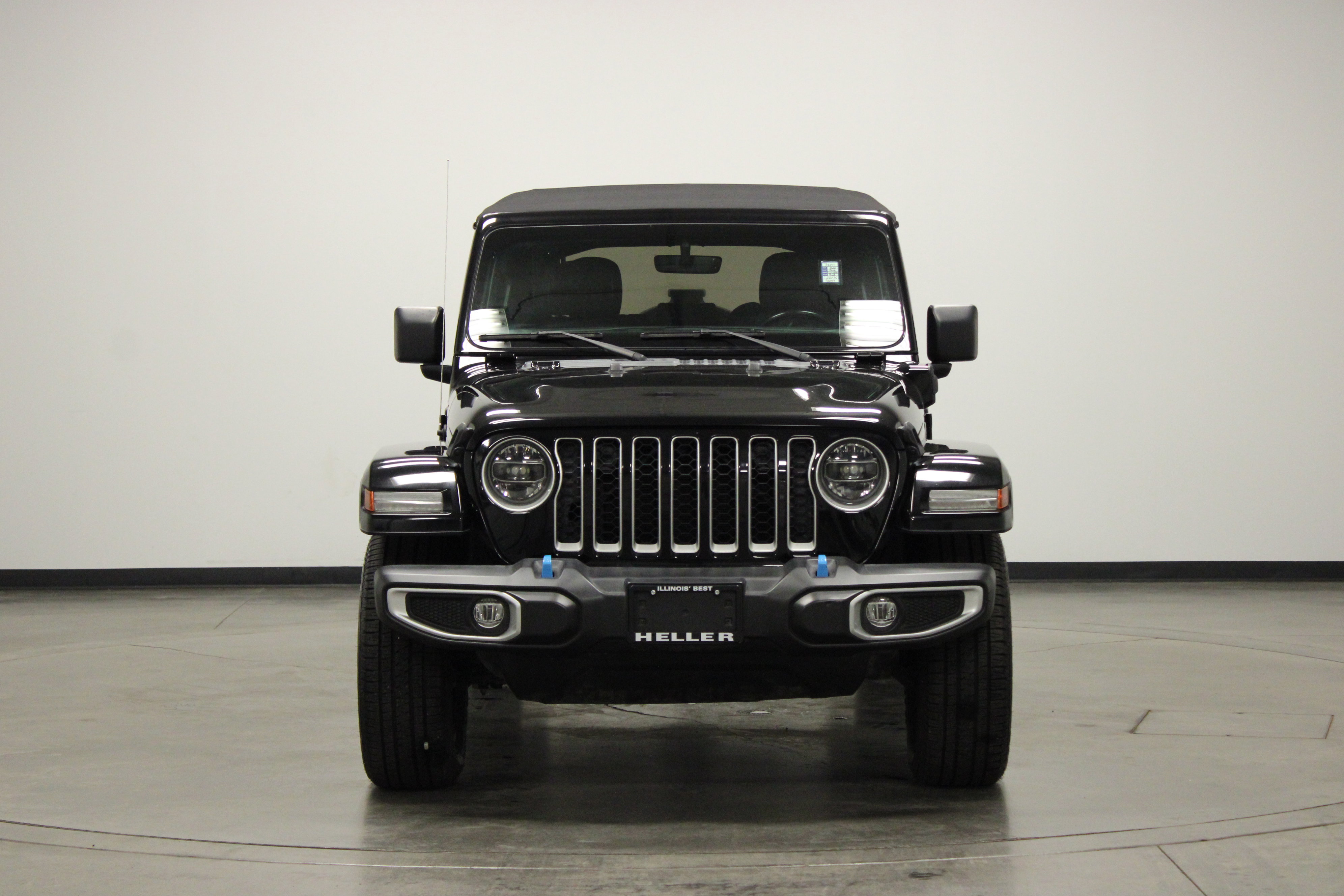 Used 2022 Jeep Wrangler Unlimited Sahara w/ Cold Weather Group image 3