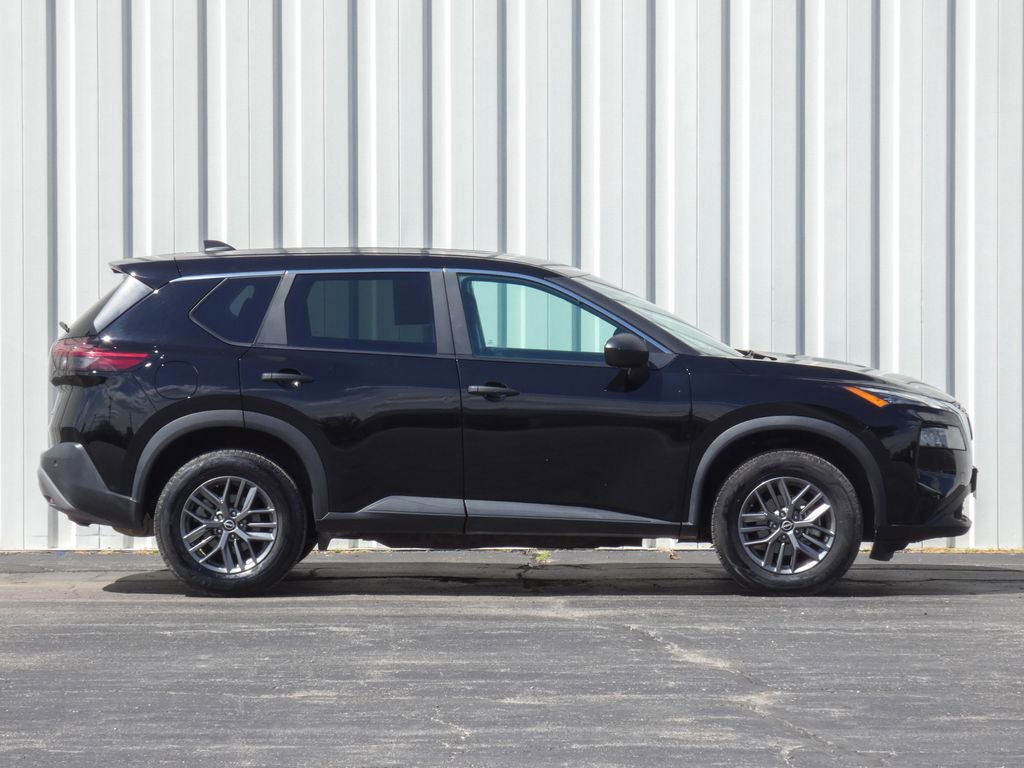 Used 2023 Nissan Rogue S AWD/4WD image 2