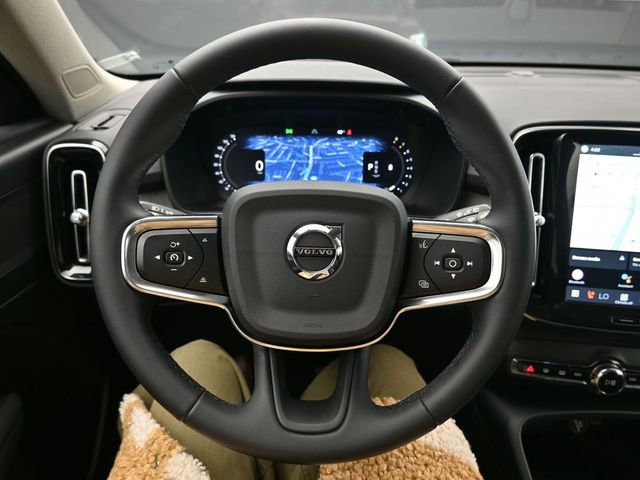 Used 2023 Volvo XC40 B4 Plus w/ Driver Assist Package FWD image 23