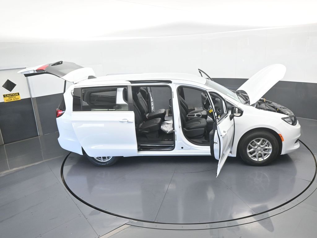 New 2026 Chrysler Voyager LX image 65