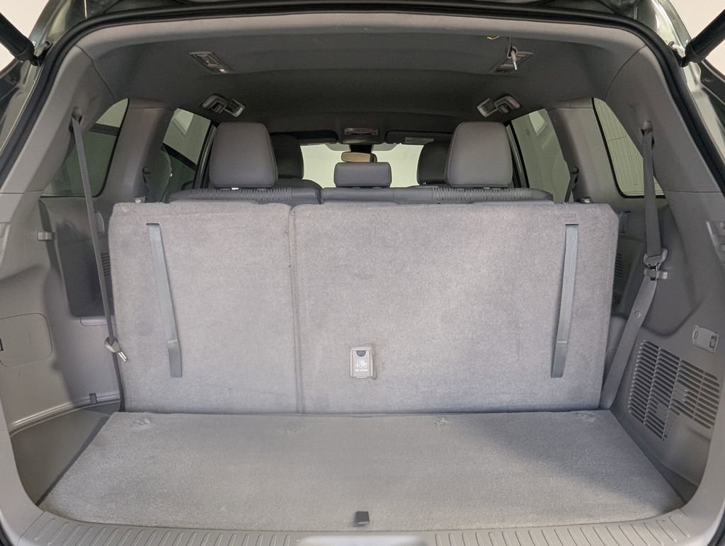 Used 2019 Toyota Highlander Plus FWD image 24