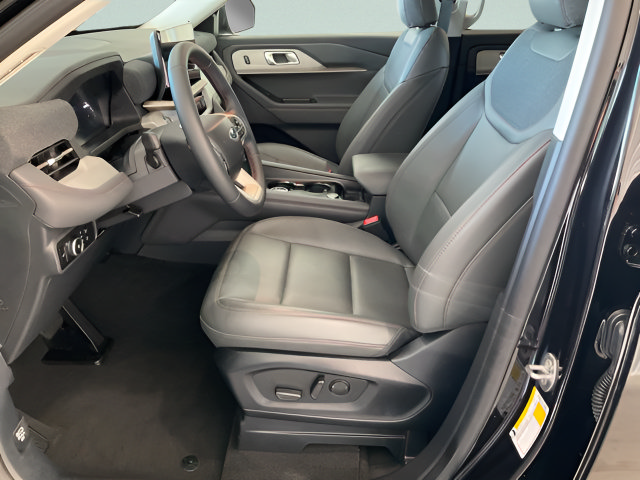 Used 2026 Ford Explorer Active w/ Active Comfort Package RWD image 8