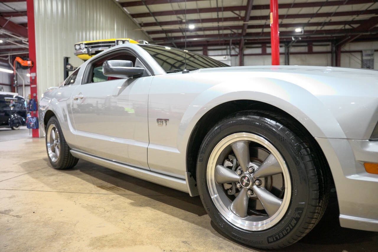 Used 2005 Ford Mustang GT Premium image 29