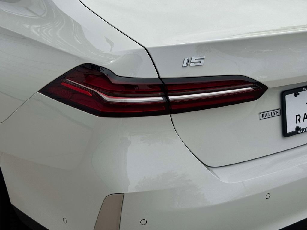 Certified 2025 BMW i5 xDrive40 w/ Premium Package AWD/4WD image 9