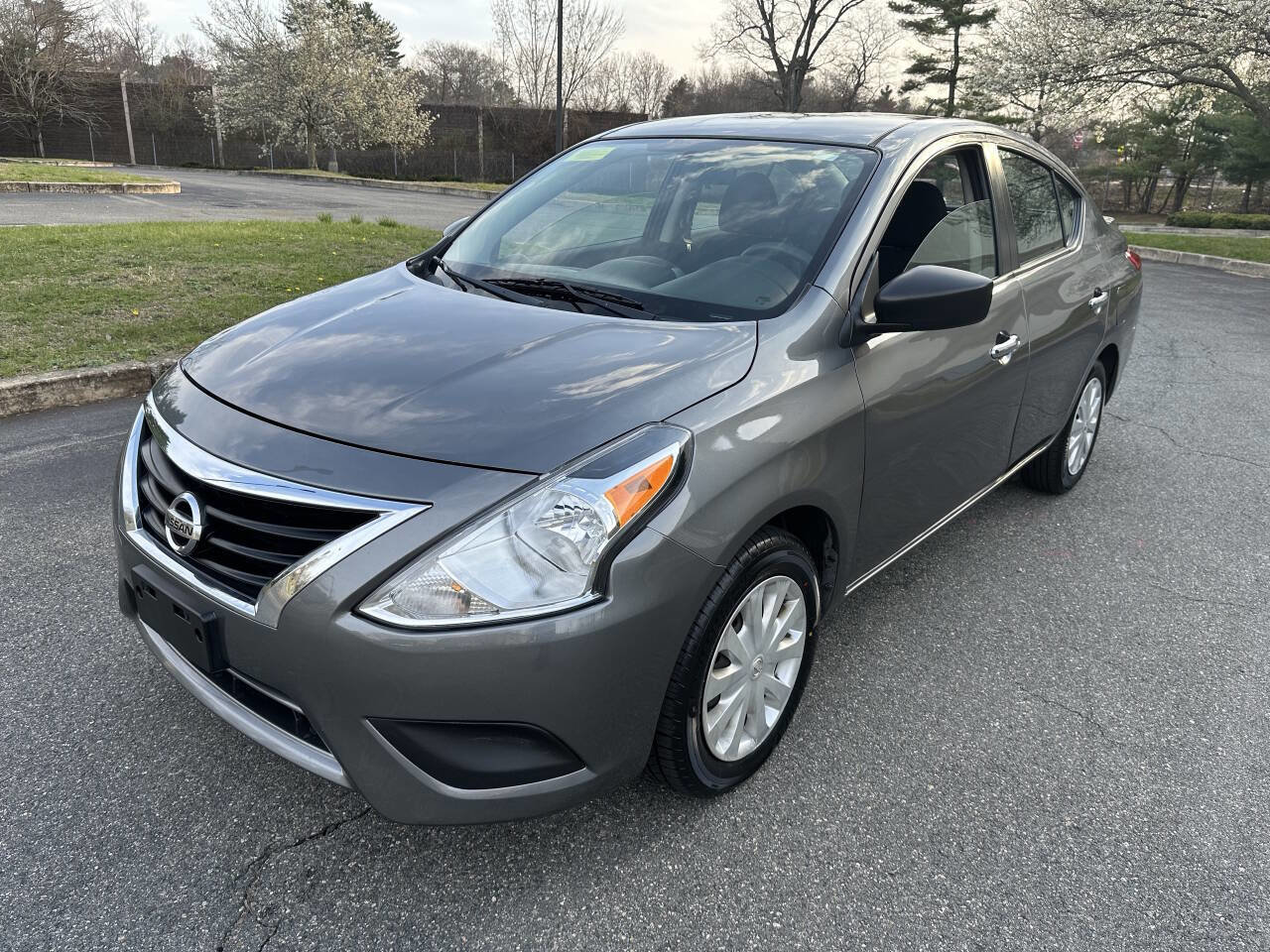Used 2018 Nissan Versa SV image 2