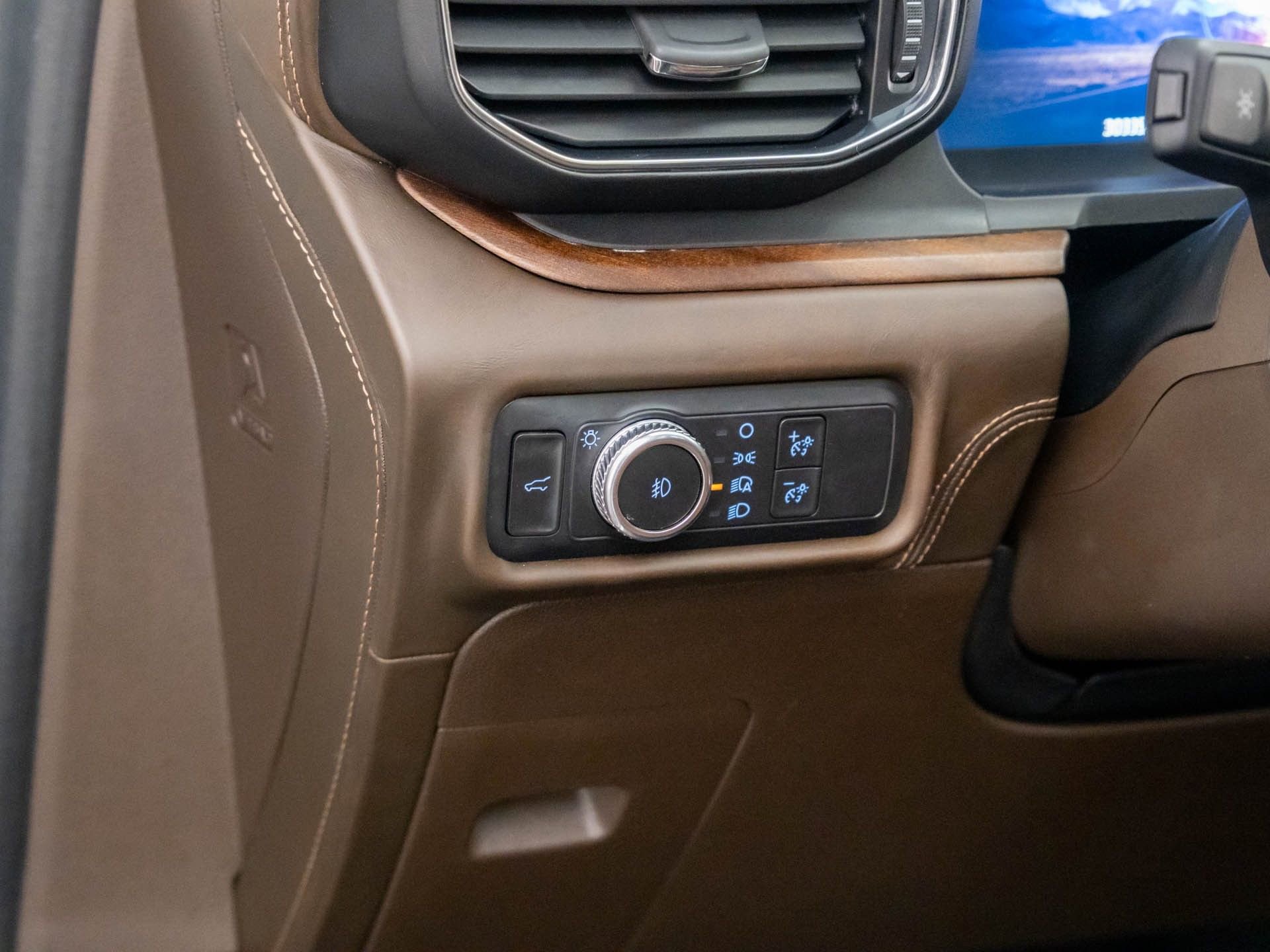 Used 2021 Ford Explorer King Ranch w/ Premium Technology Package image 23