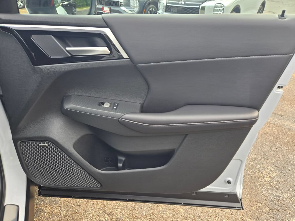 New 2027 Mitsubishi Outlander LE AWD/4WD image 6