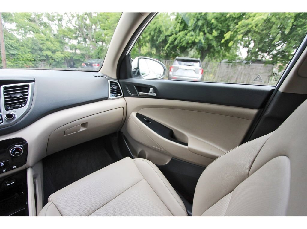 Used 2016 Hyundai Tucson Limited w/ Option Group 03 FWD image 8