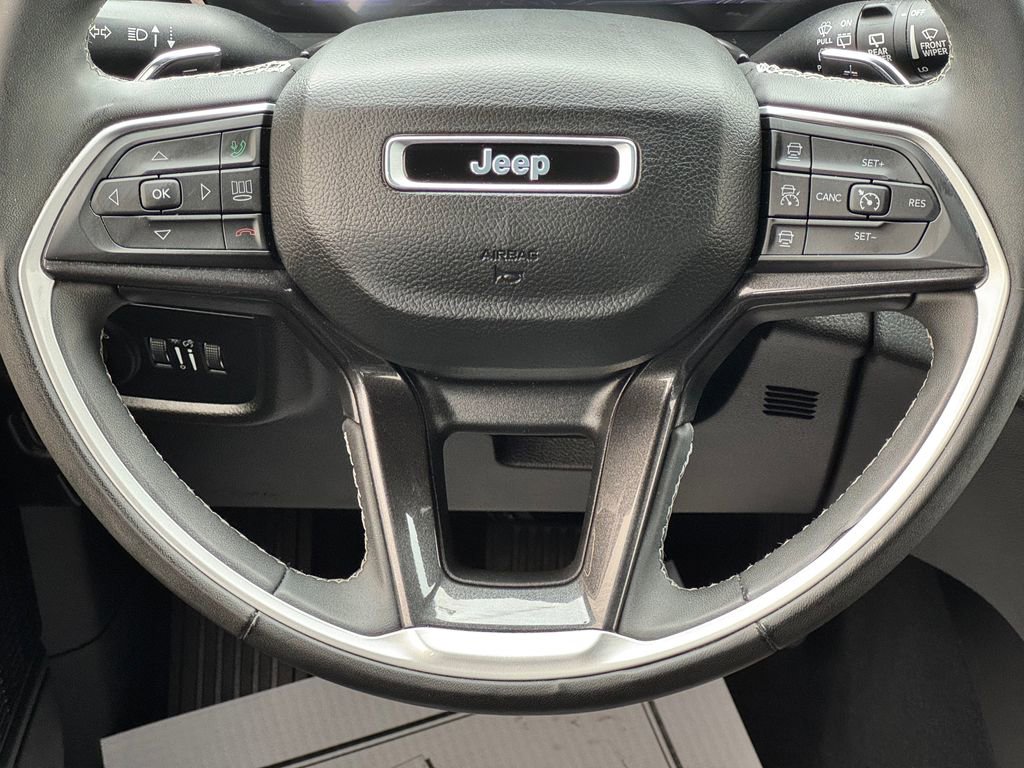 Used 2023 Jeep Grand Cherokee Altitude AWD/4WD image 21
