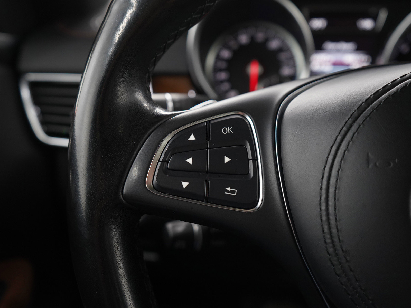 Used 2018 Mercedes-Benz GLS 550 4MATIC image 30