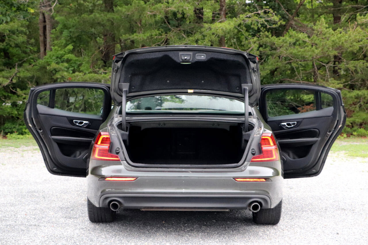 Used 2019 Volvo S60 T6 Momentum w/ Premium Package image 6