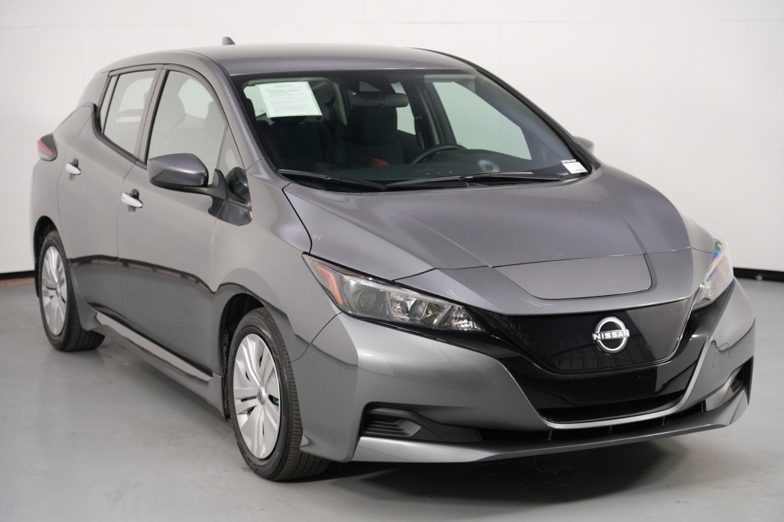 Used 2025 Nissan Leaf S image 46