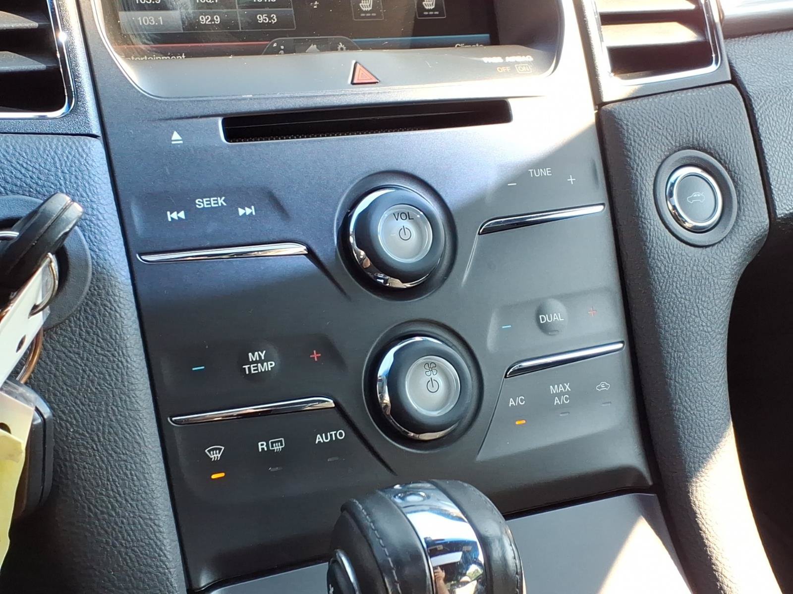 Used 2014 Ford Taurus SEL w/ Equipment Group 201A FWD image 19