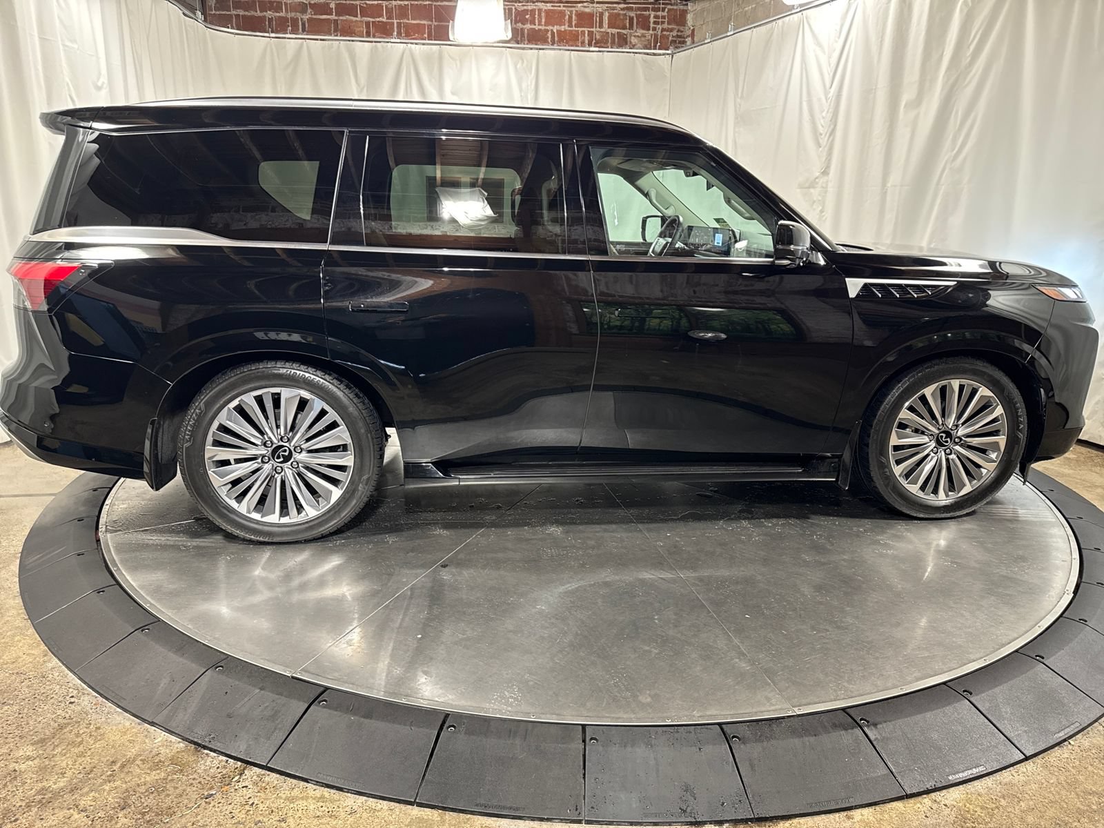 Certified 2025 INFINITI QX80 Luxe AWD/4WD image 9