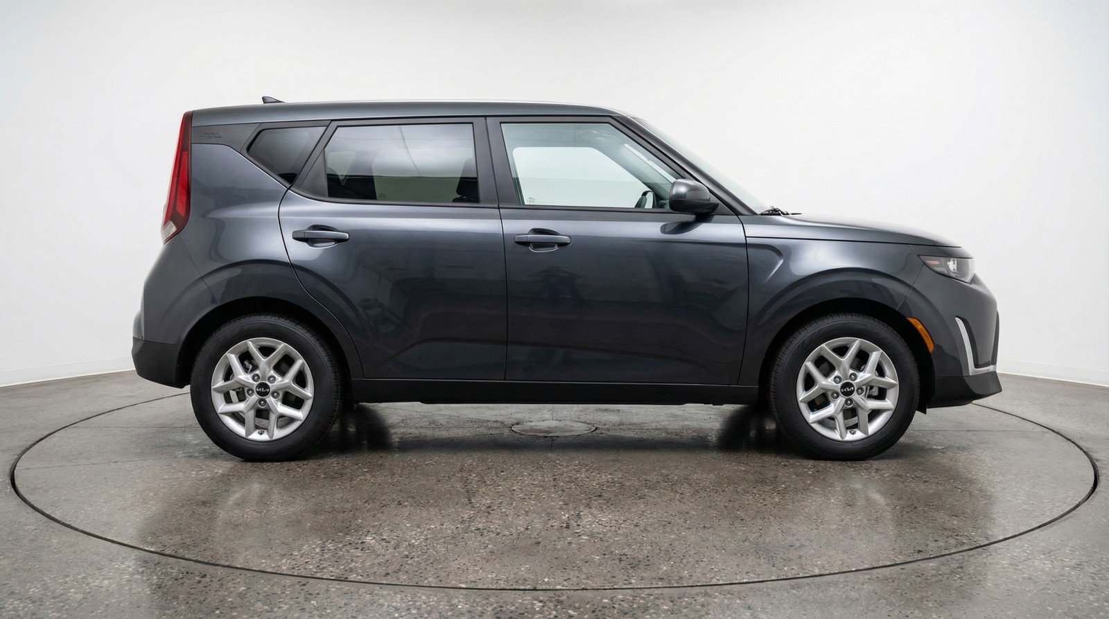 Used 2025 Kia Soul LX w/ LX Technology Package FWD image 11