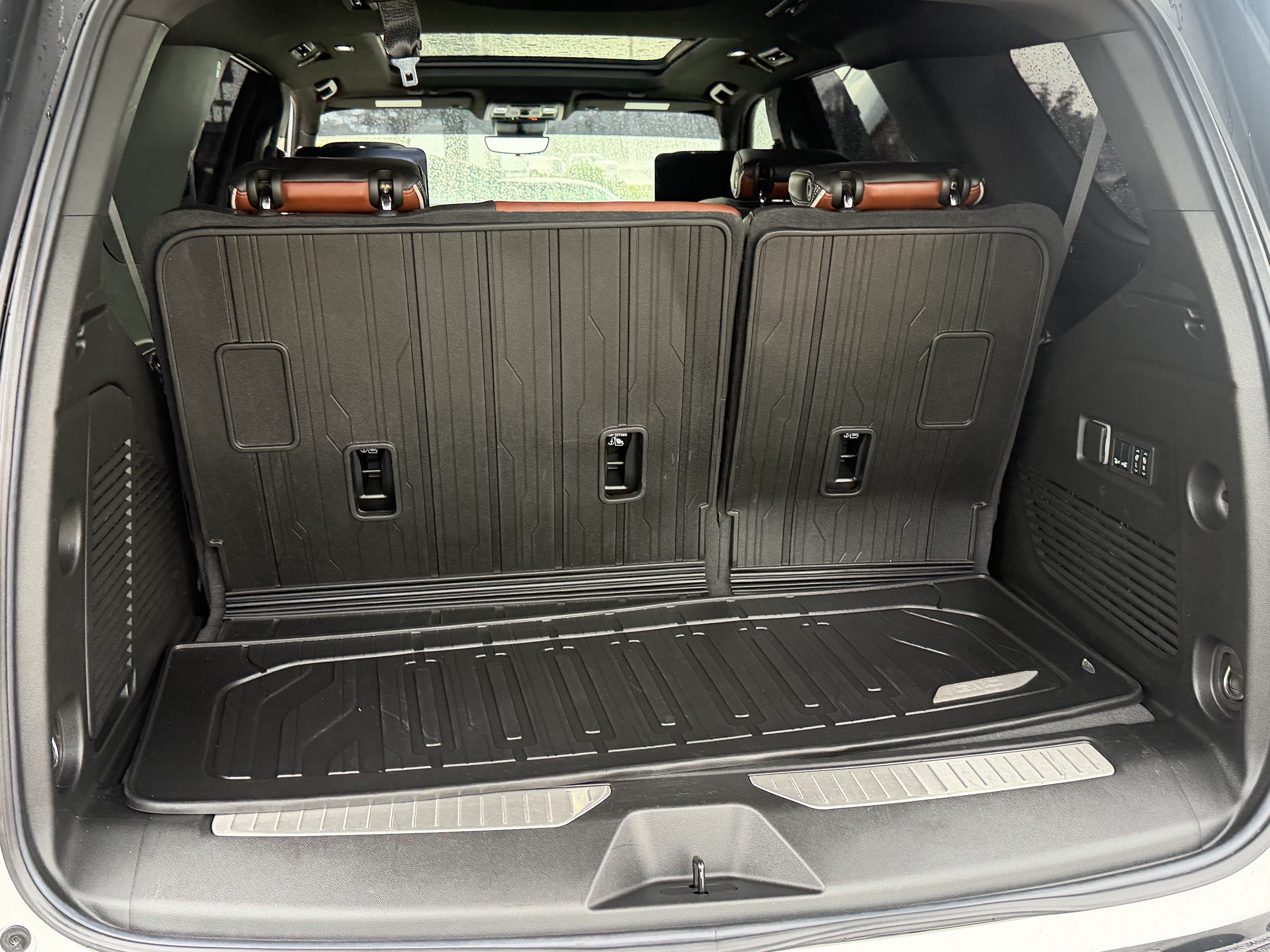 Used 2024 GMC Yukon Denali Ultimate AWD/4WD image 28