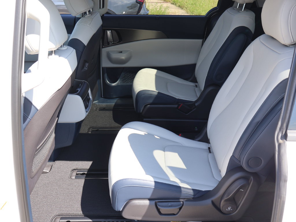 New 2027 Kia Carnival SX w/ Dark Edition Package FWD image 14