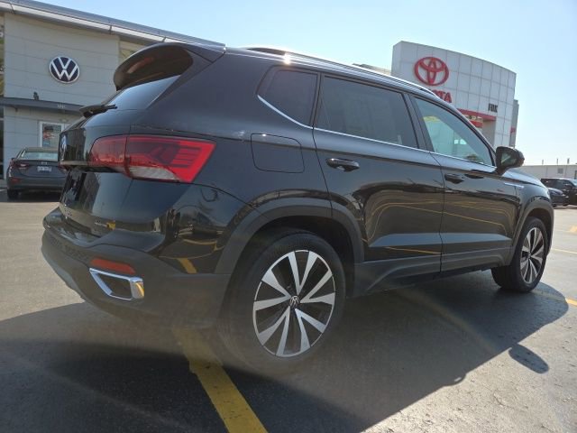 Certified 2023 Volkswagen Taos SE w/ Panoramic Sunroof Package AWD/4WD image 7