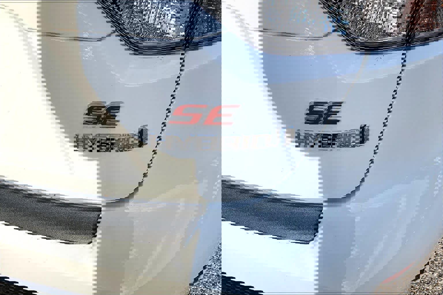 Used 2024 Toyota Corolla SE w/ SE Package image 10