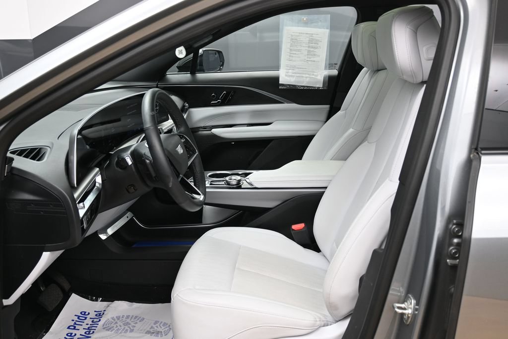 Used 2024 Cadillac Lyriq Luxury AWD/4WD image 17