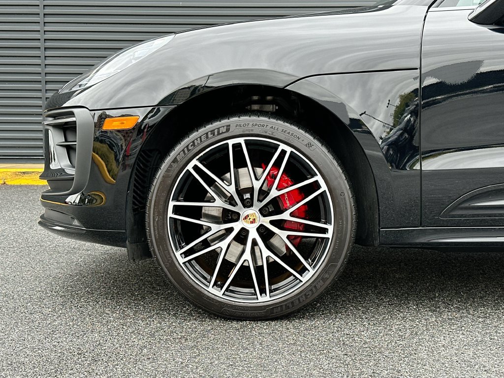 Certified 2023 Porsche Macan S AWD/4WD image 33